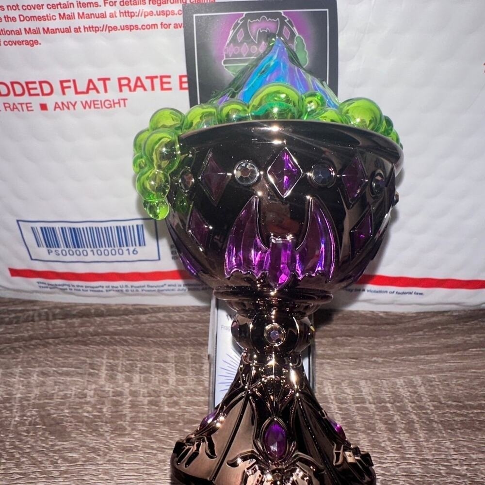 Bath and Body Works Wallflowers Plug Halloween Vampire Cauldron Light Up
